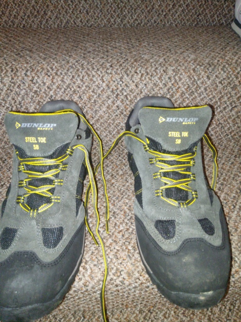 dunlop steel toe trainers